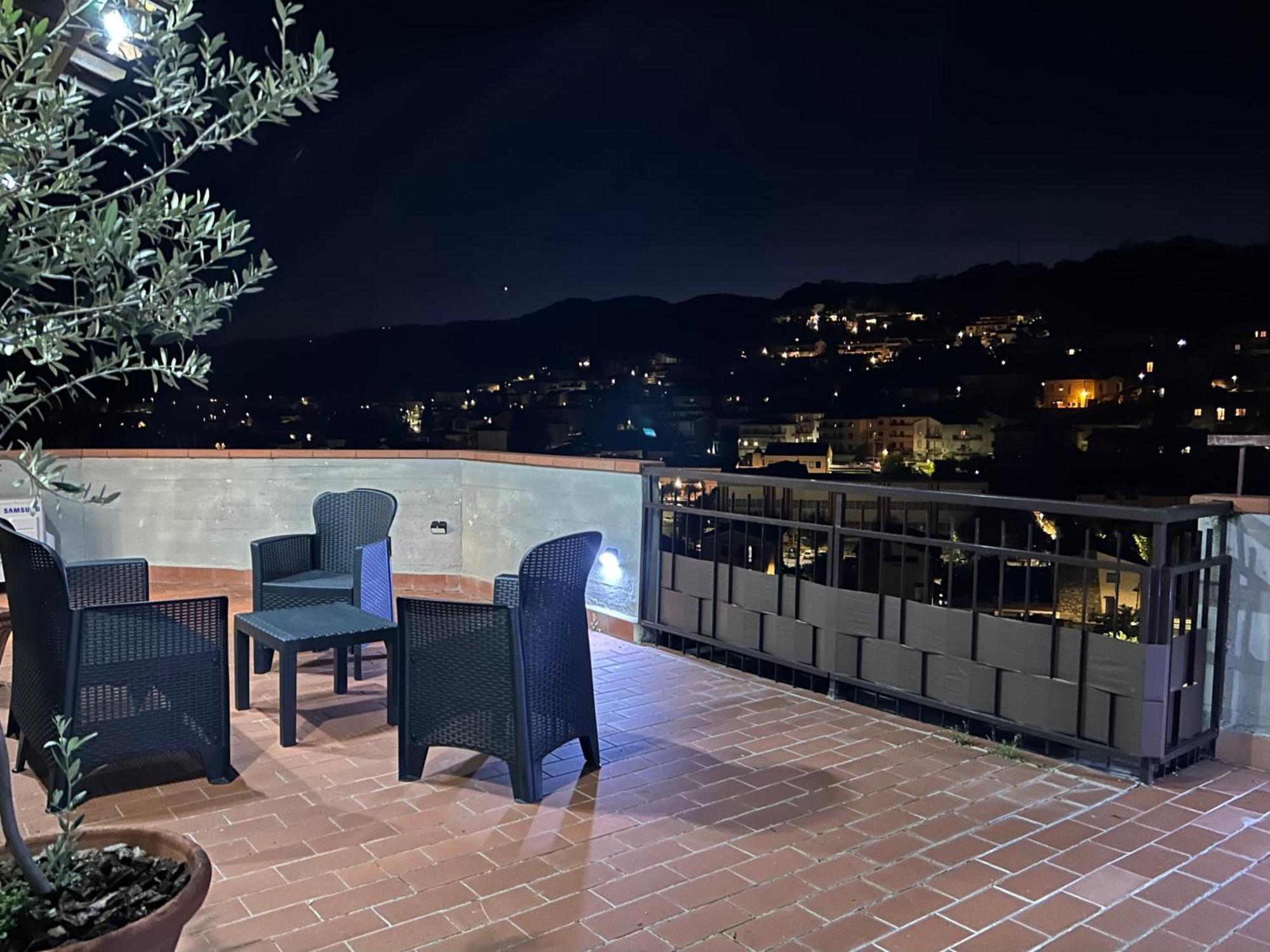 Sesto Piano Apartment インチーザ・イン・ヴァルダルノ エクステリア 写真