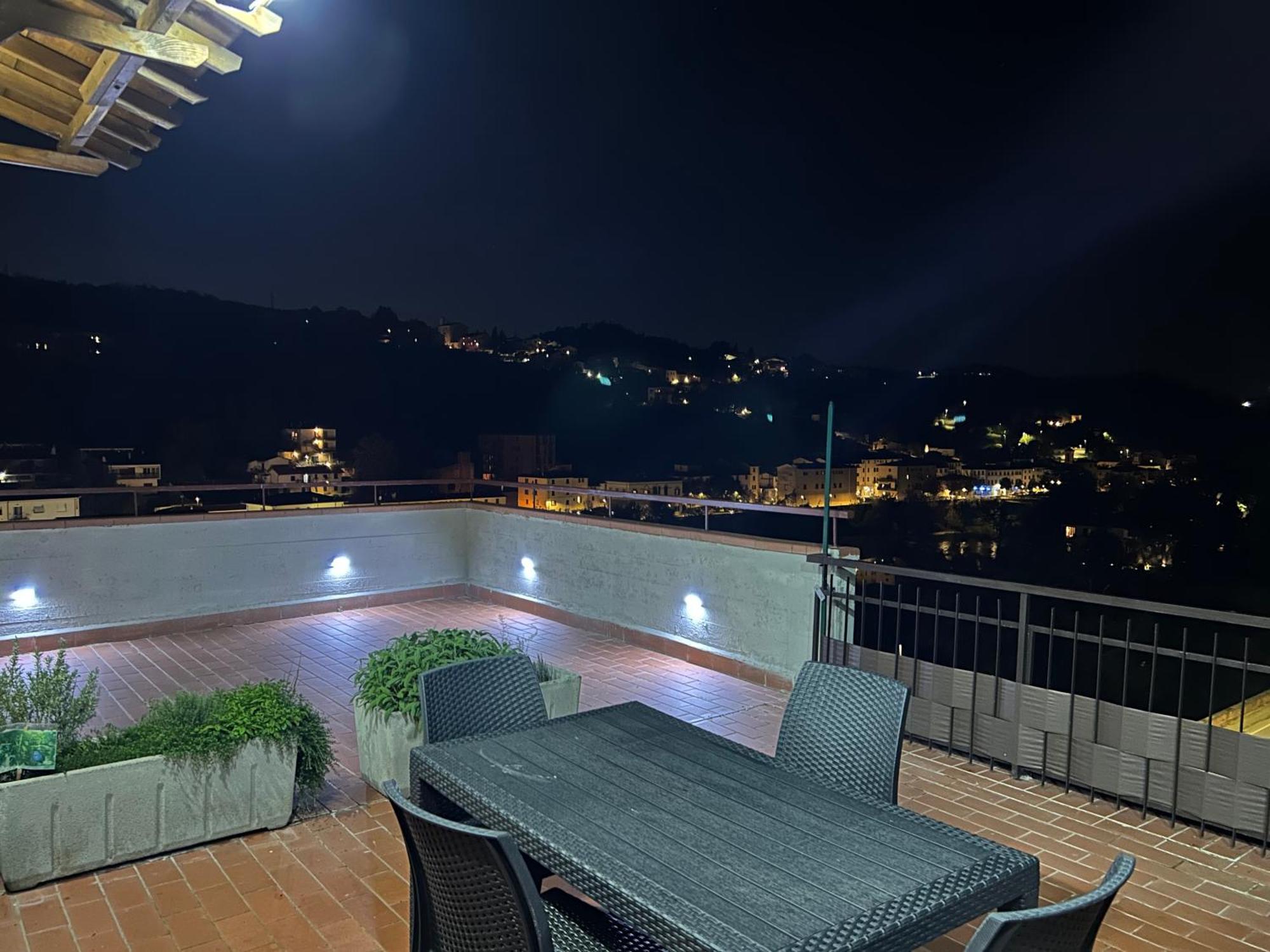 Sesto Piano Apartment インチーザ・イン・ヴァルダルノ エクステリア 写真