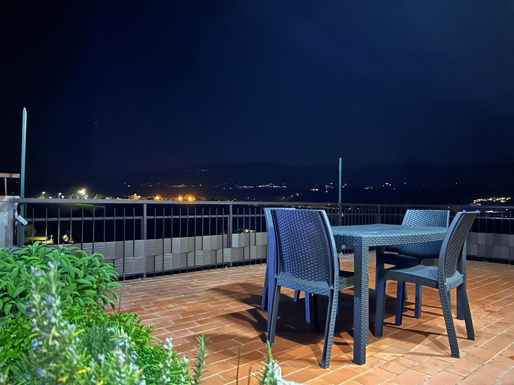 Sesto Piano Apartment インチーザ・イン・ヴァルダルノ エクステリア 写真